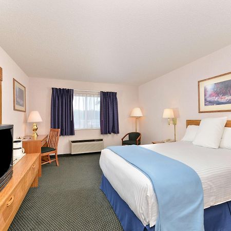 Americas Best Value Inn & Suites - Tahquamenon Country Newberry Dış mekan fotoğraf