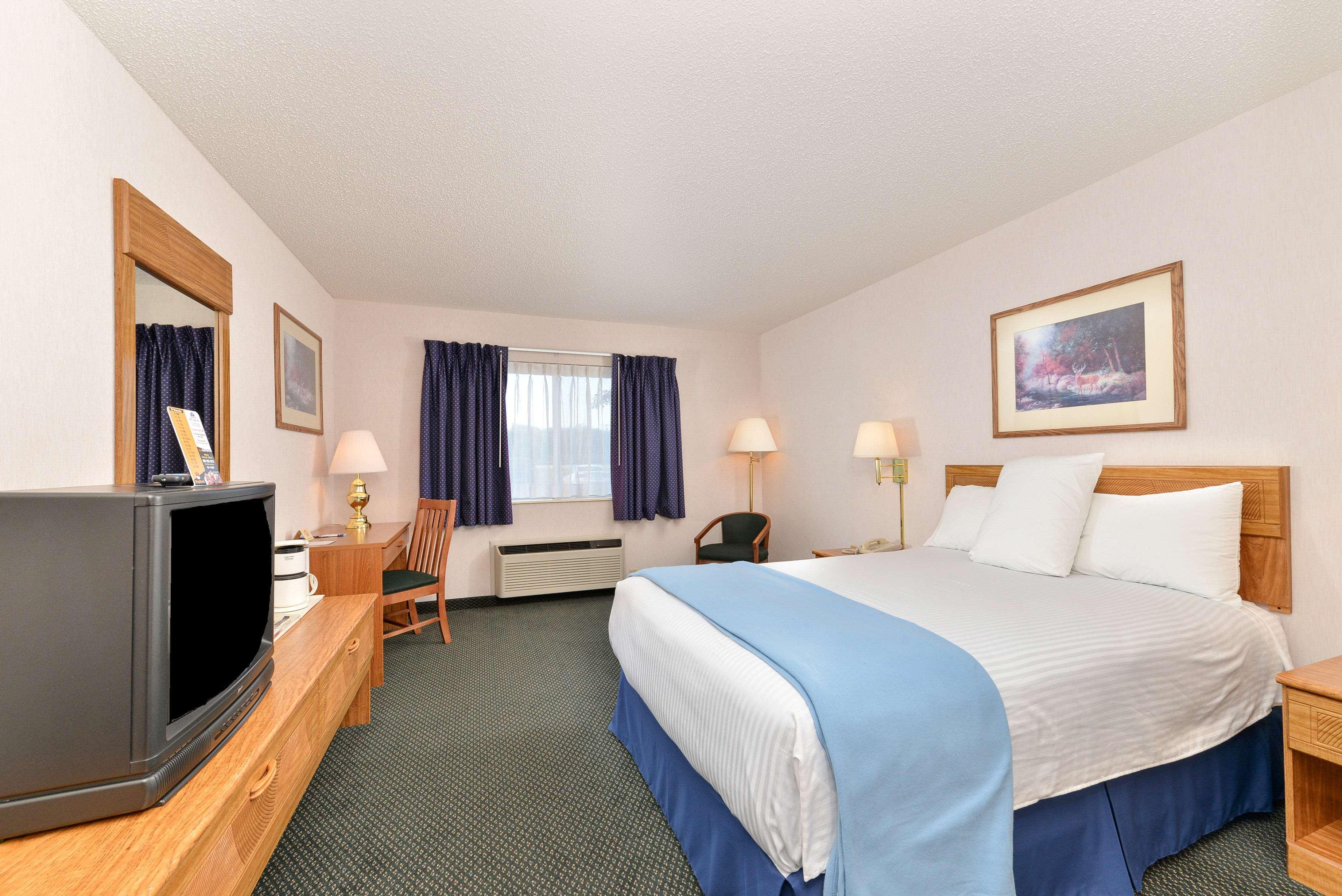 Americas Best Value Inn & Suites - Tahquamenon Country Newberry Dış mekan fotoğraf