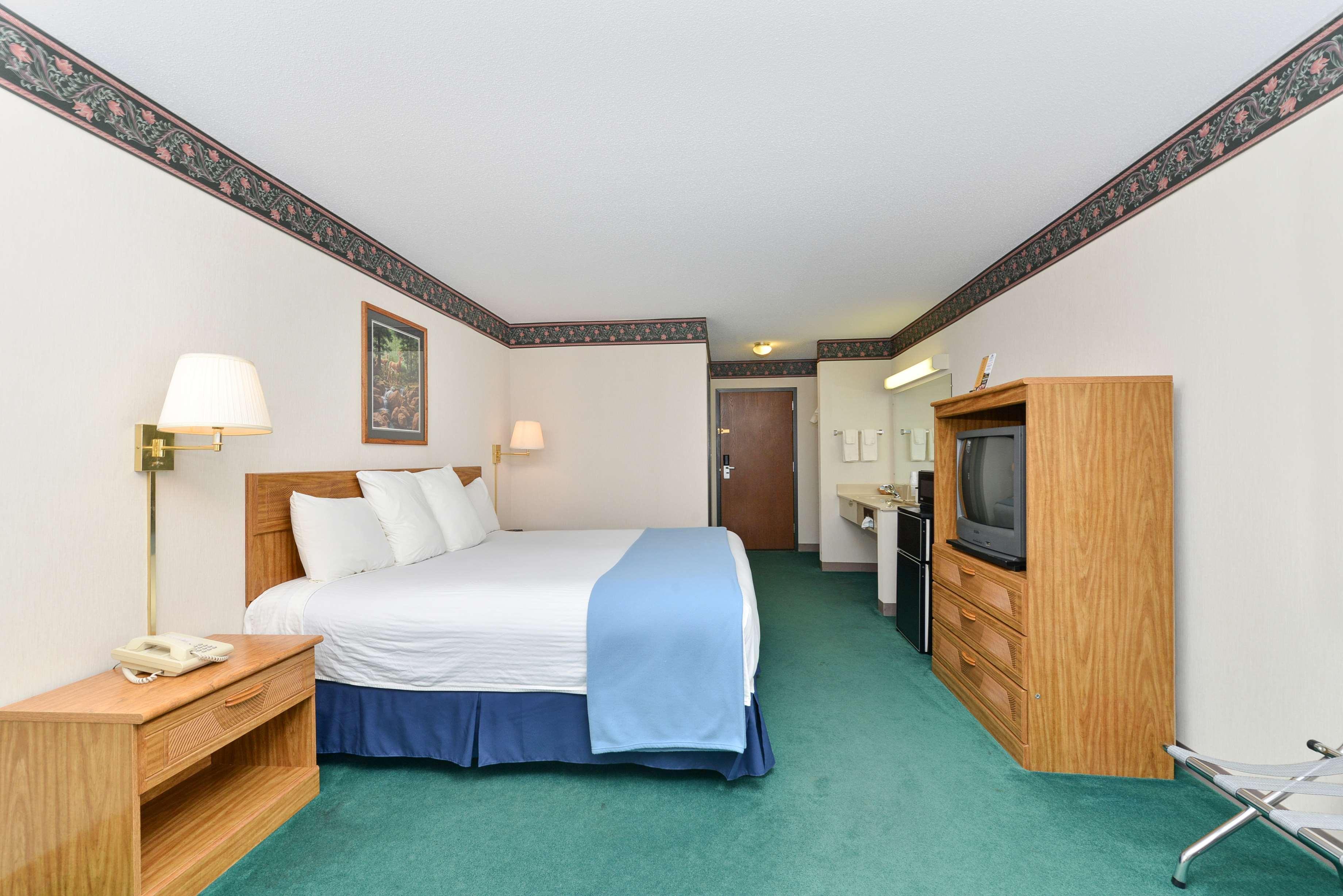 Americas Best Value Inn & Suites - Tahquamenon Country Newberry Dış mekan fotoğraf