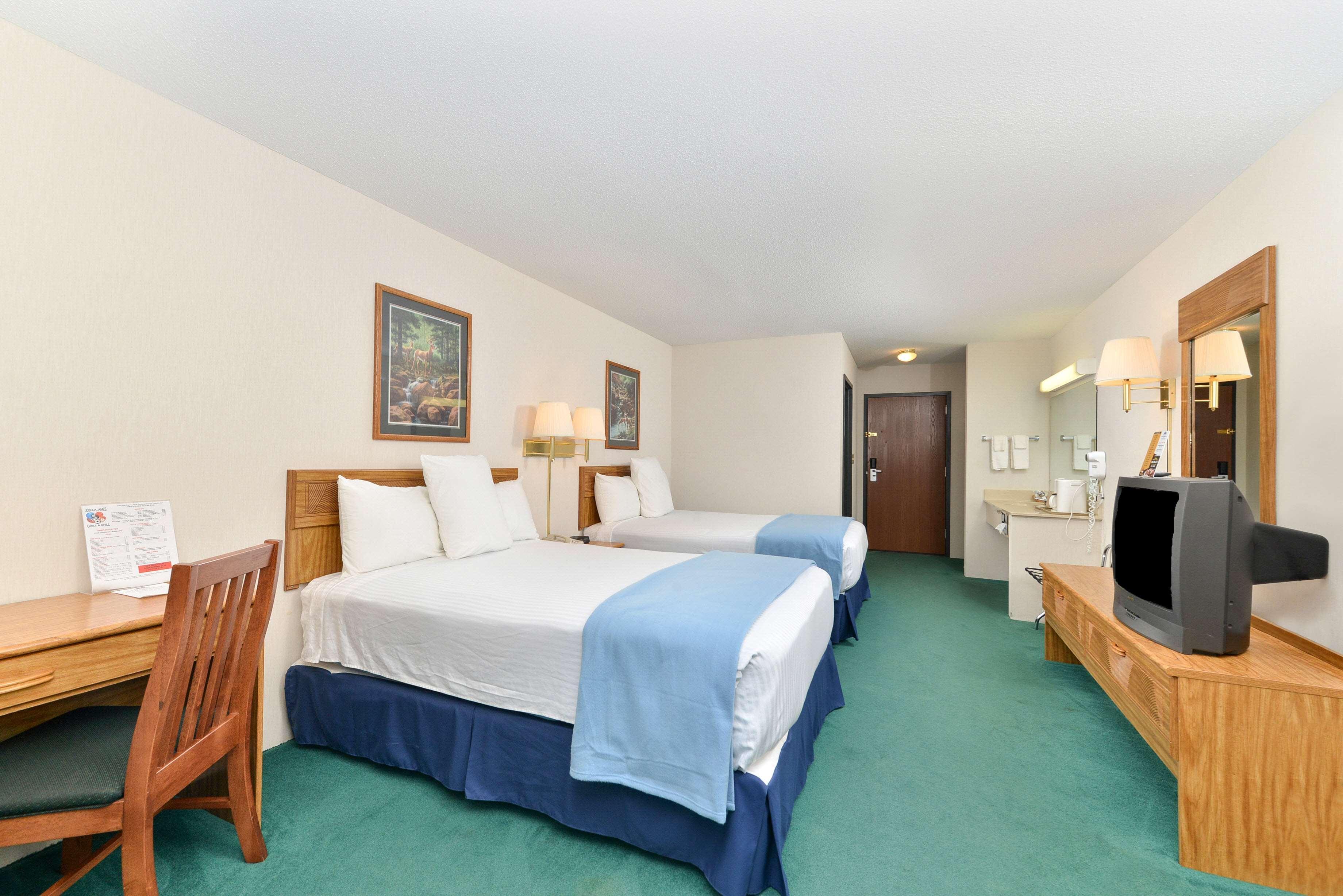 Americas Best Value Inn & Suites - Tahquamenon Country Newberry Dış mekan fotoğraf