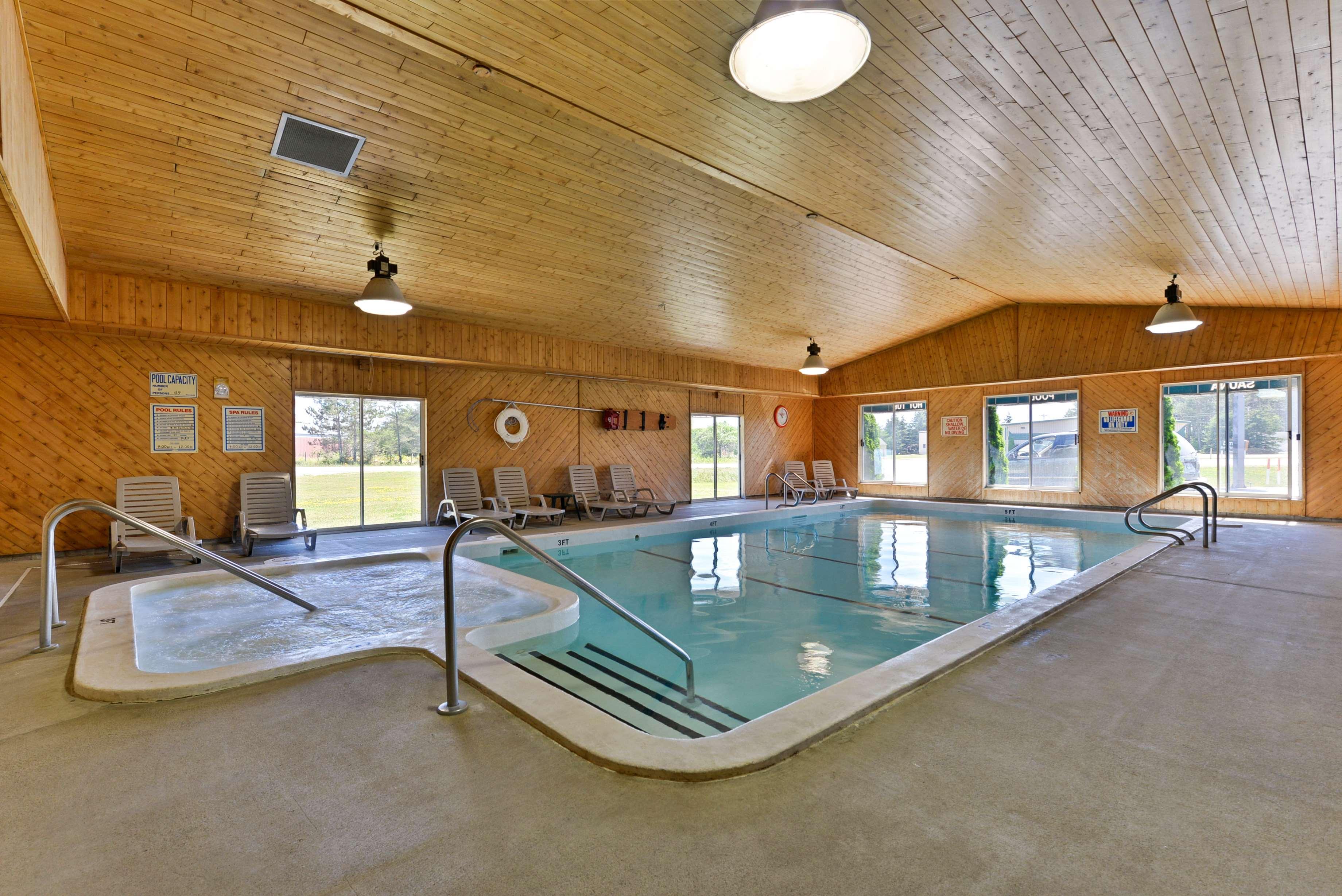 Americas Best Value Inn & Suites - Tahquamenon Country Newberry Dış mekan fotoğraf