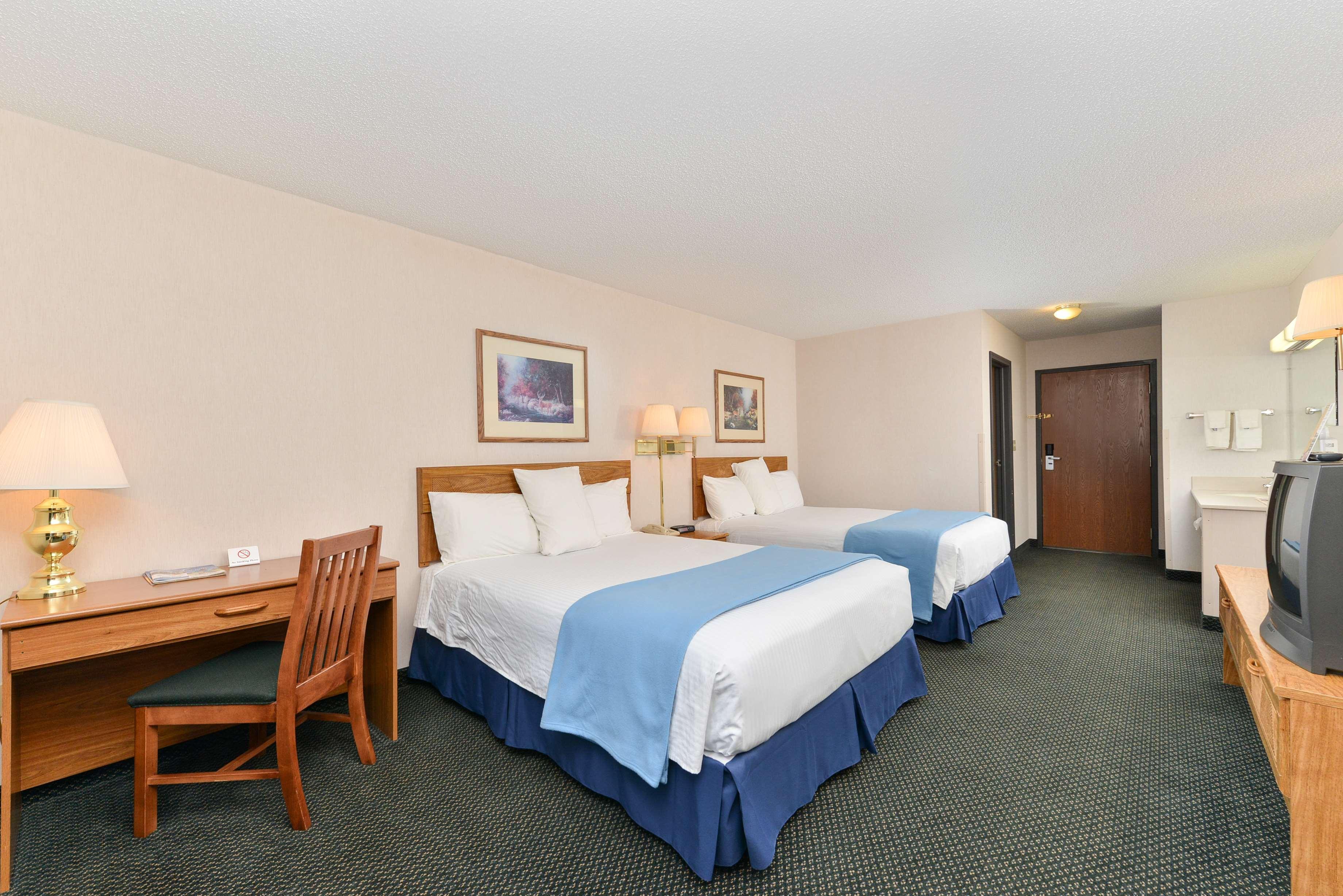 Americas Best Value Inn & Suites - Tahquamenon Country Newberry Dış mekan fotoğraf