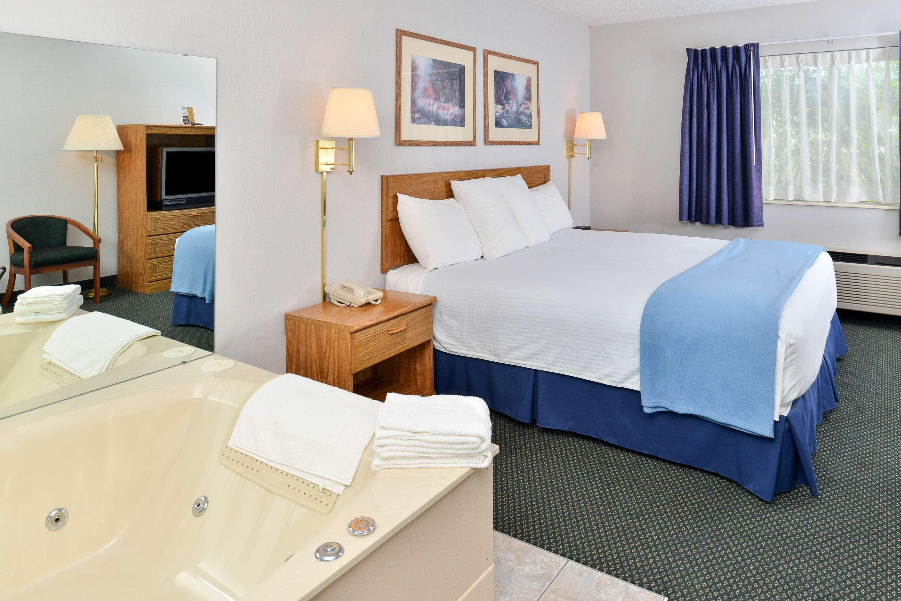 Americas Best Value Inn & Suites - Tahquamenon Country Newberry Dış mekan fotoğraf