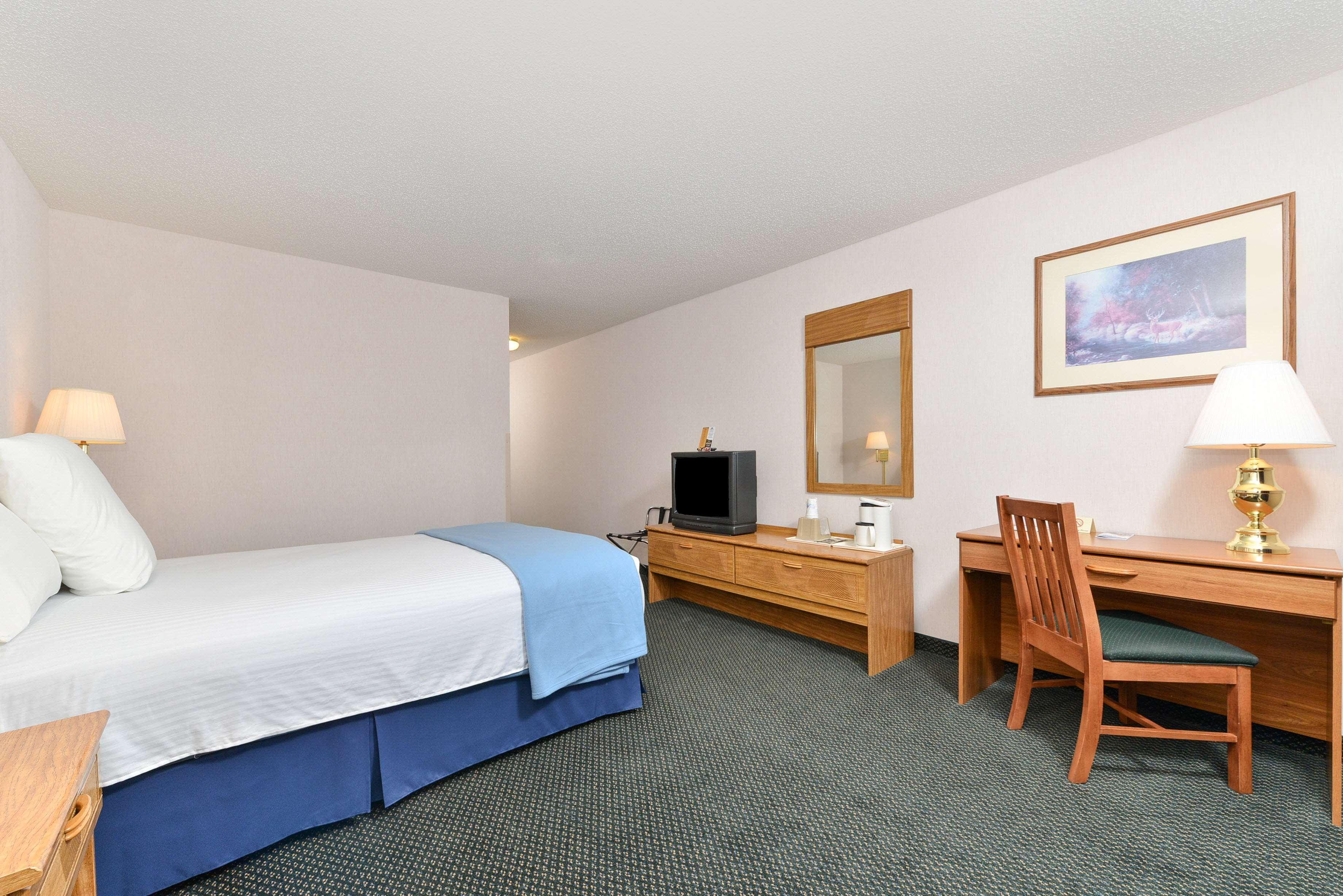 Americas Best Value Inn & Suites - Tahquamenon Country Newberry Dış mekan fotoğraf
