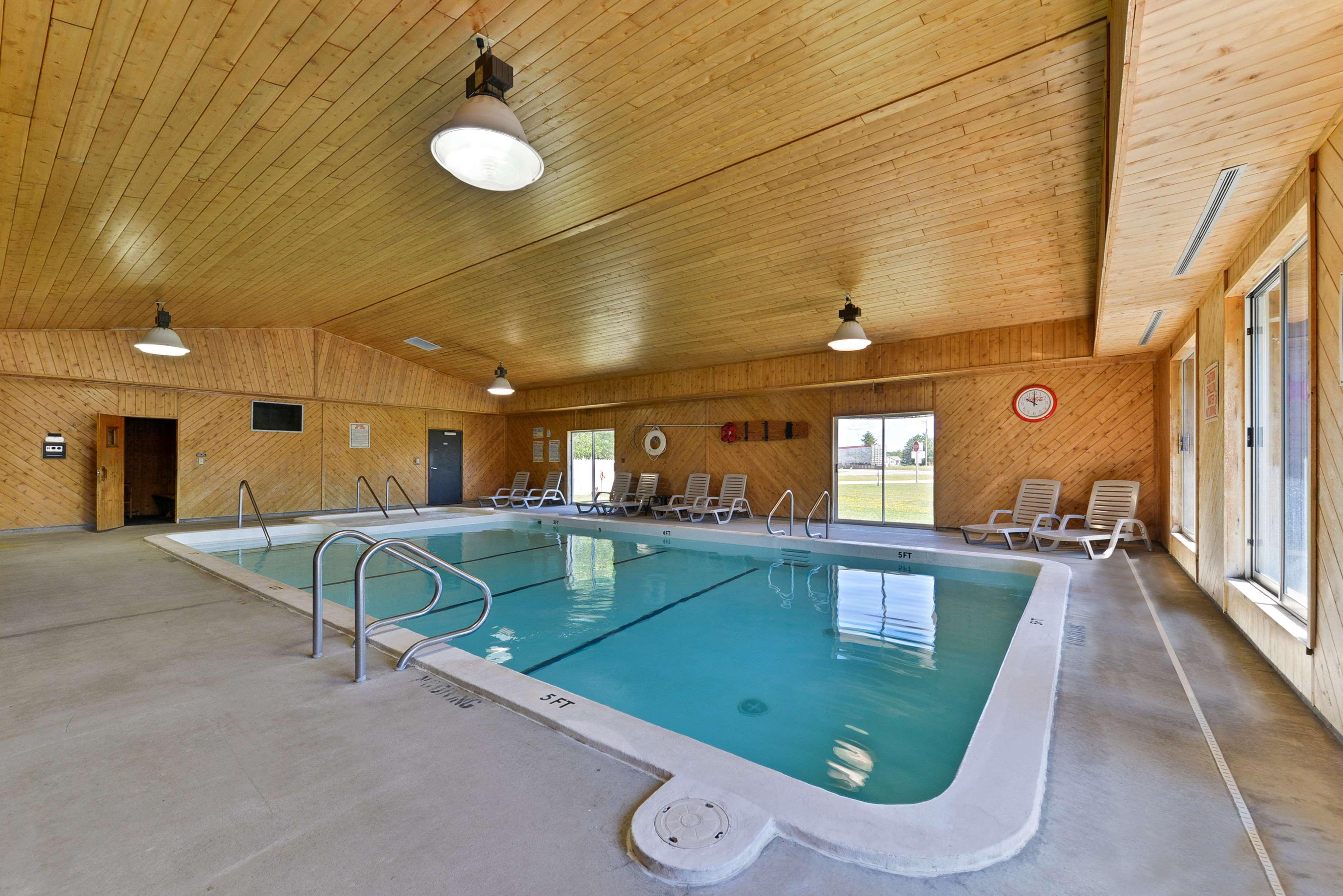 Americas Best Value Inn & Suites - Tahquamenon Country Newberry Dış mekan fotoğraf
