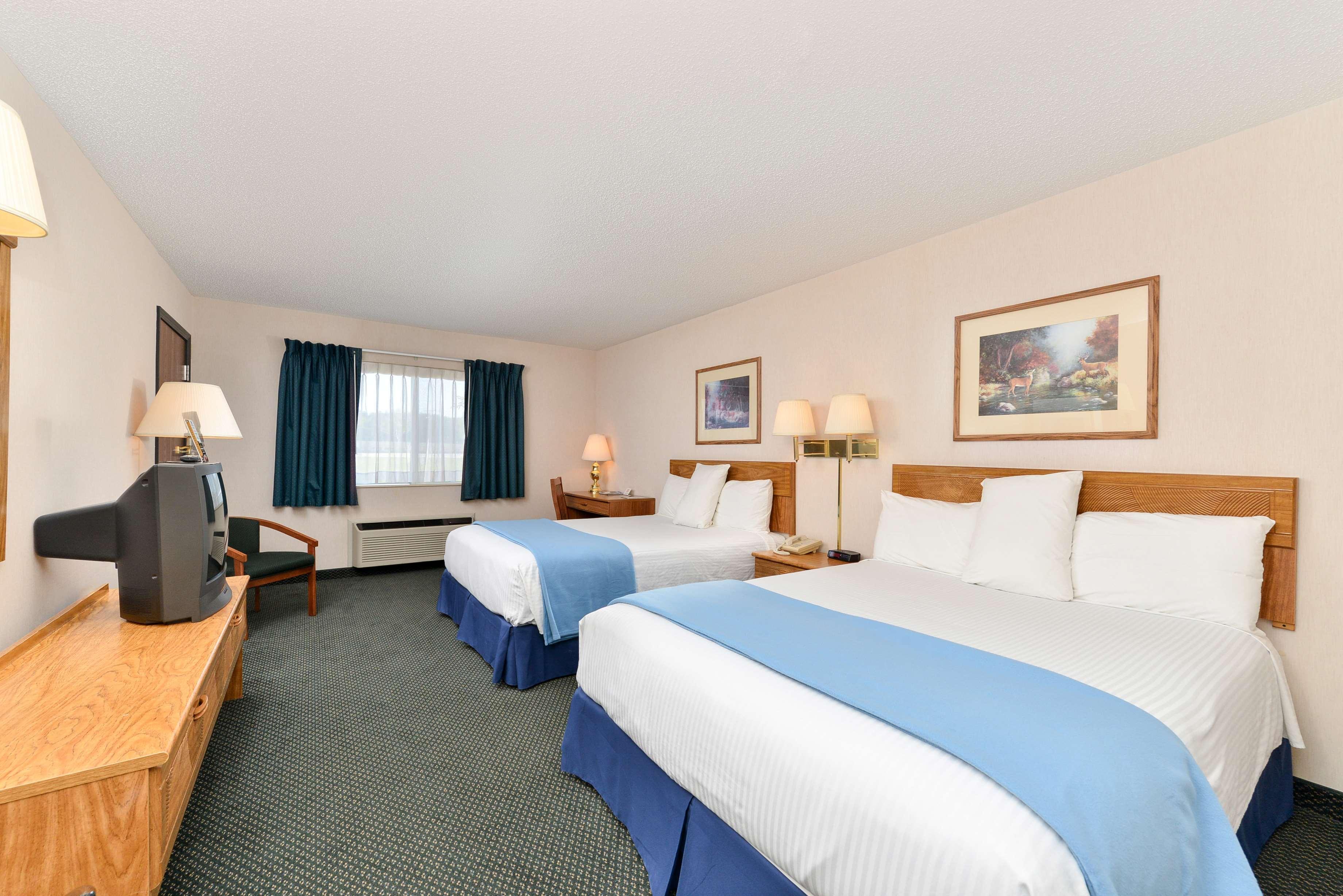 Americas Best Value Inn & Suites - Tahquamenon Country Newberry Dış mekan fotoğraf