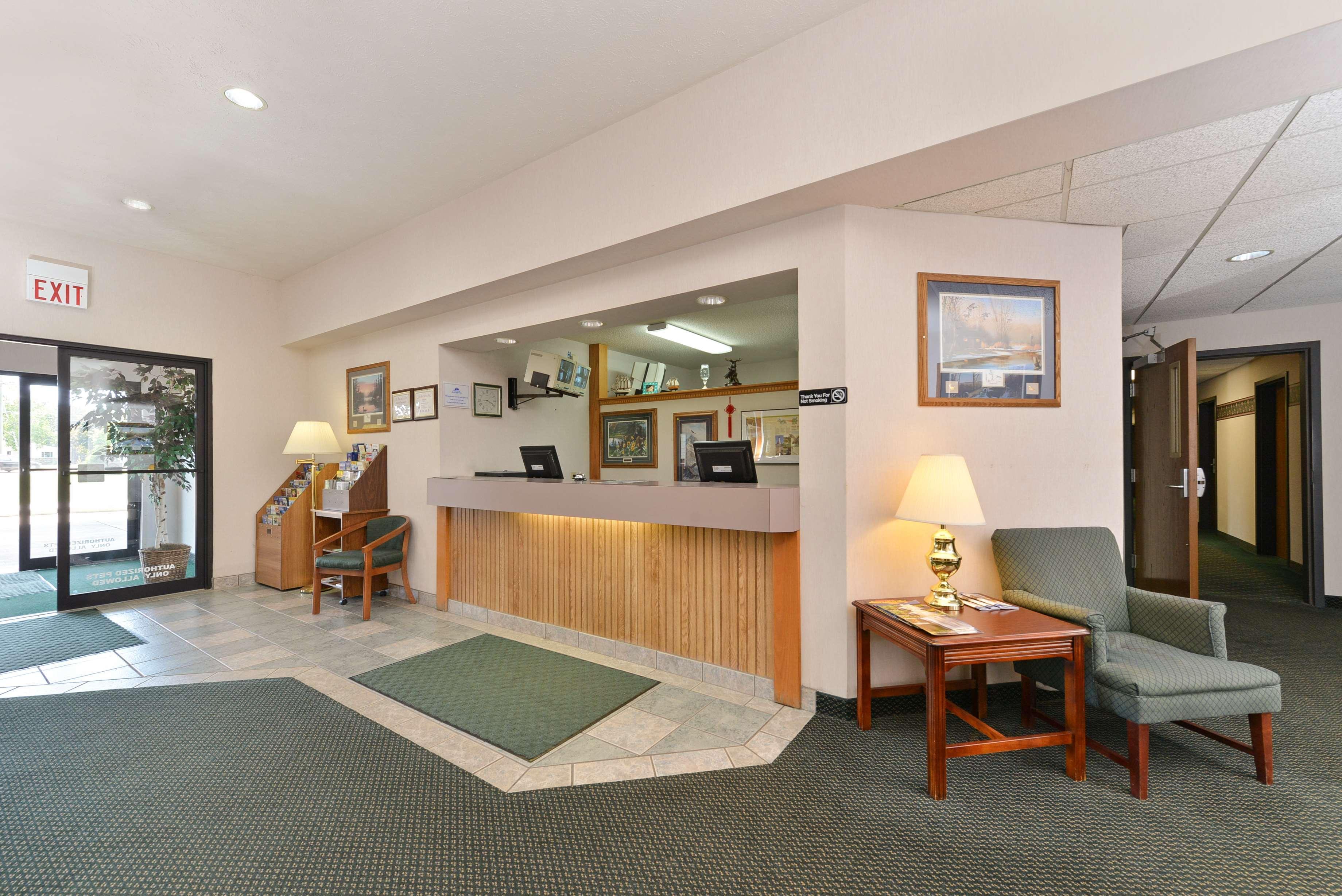 Americas Best Value Inn & Suites - Tahquamenon Country Newberry Dış mekan fotoğraf