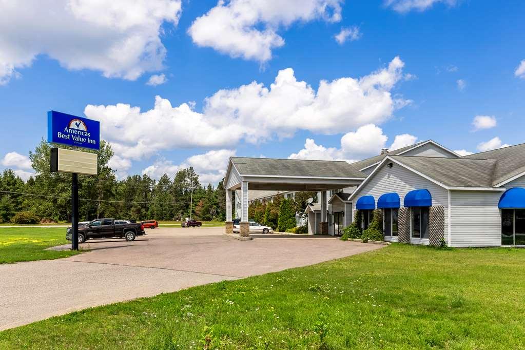 Americas Best Value Inn & Suites - Tahquamenon Country Newberry Dış mekan fotoğraf