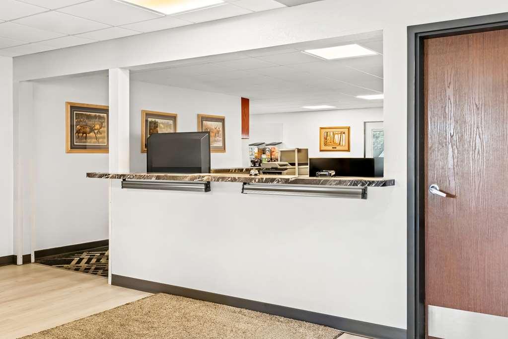Americas Best Value Inn & Suites - Tahquamenon Country Newberry İç mekan fotoğraf