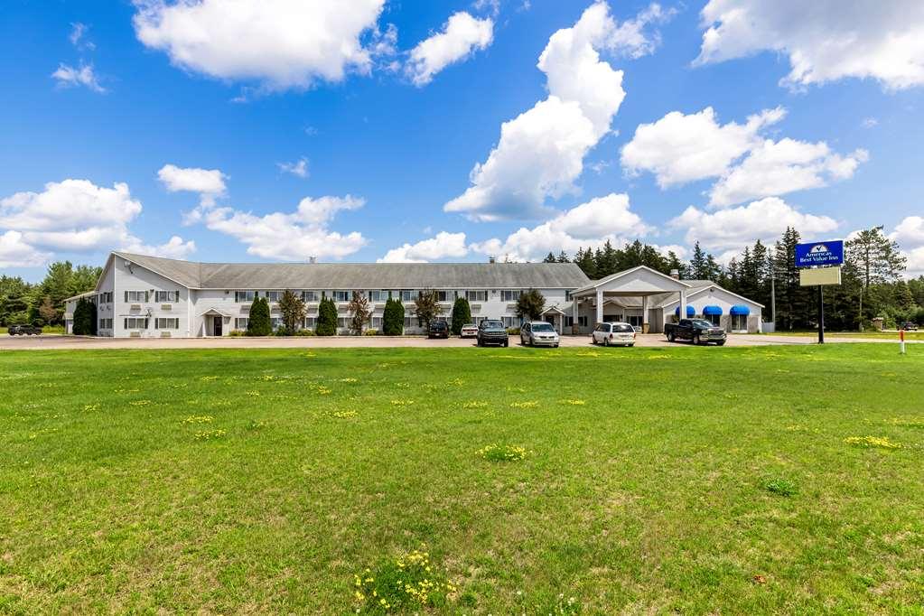 Americas Best Value Inn & Suites - Tahquamenon Country Newberry Dış mekan fotoğraf