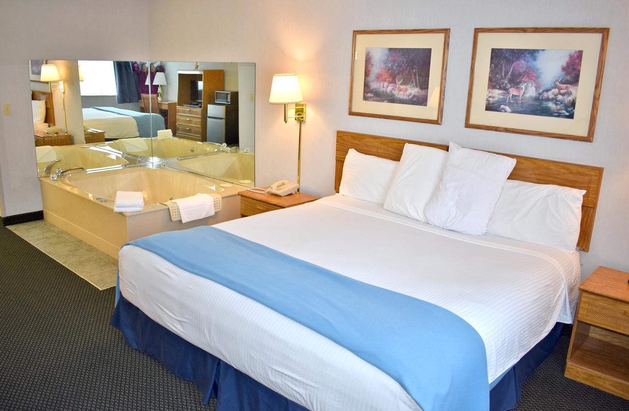 Americas Best Value Inn & Suites - Tahquamenon Country Newberry Dış mekan fotoğraf