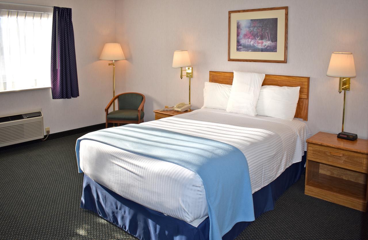 Americas Best Value Inn & Suites - Tahquamenon Country Newberry Dış mekan fotoğraf