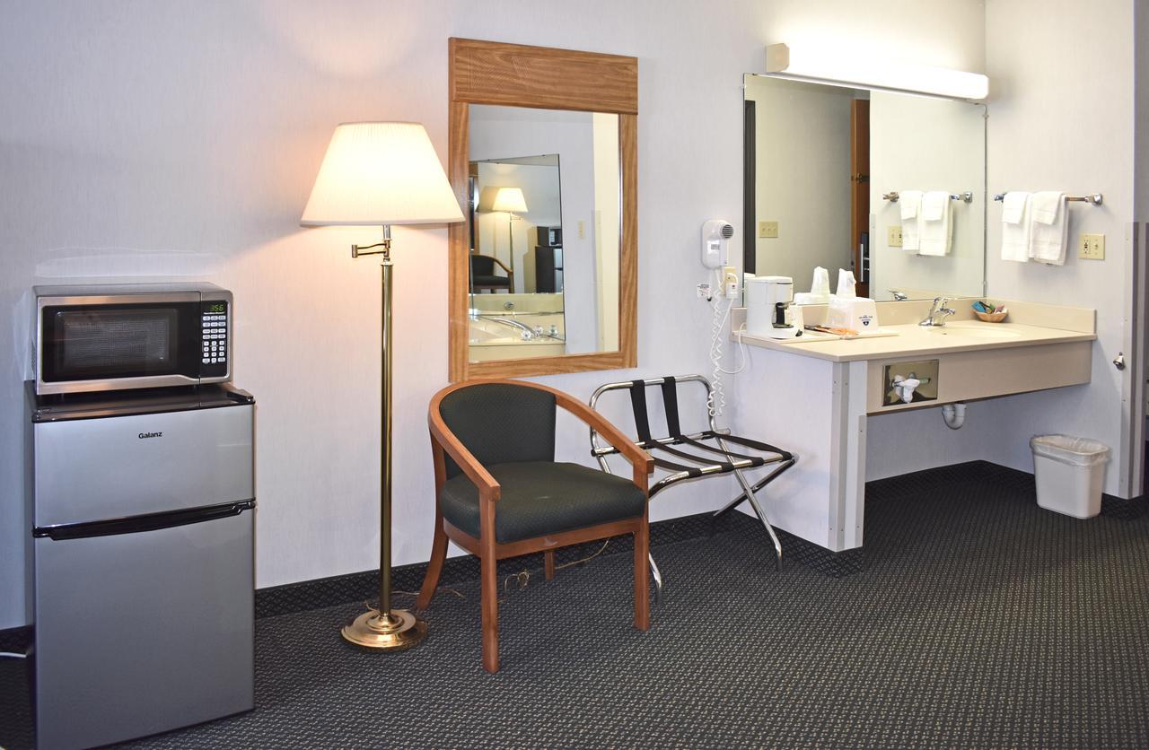 Americas Best Value Inn & Suites - Tahquamenon Country Newberry Dış mekan fotoğraf