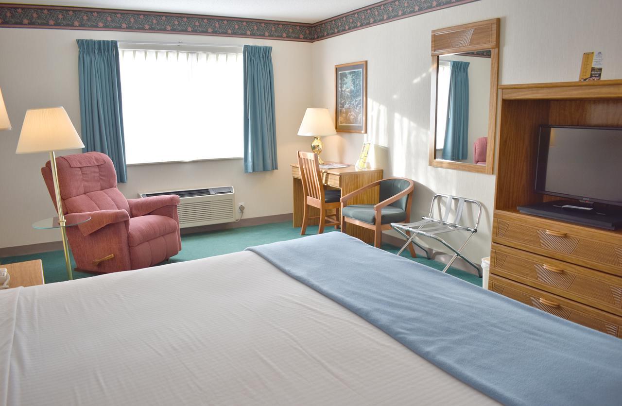 Americas Best Value Inn & Suites - Tahquamenon Country Newberry Dış mekan fotoğraf