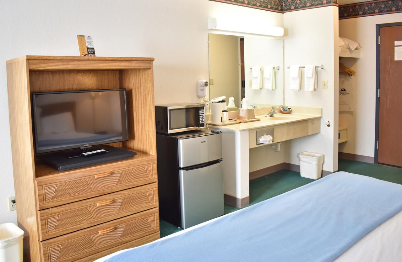 Americas Best Value Inn & Suites - Tahquamenon Country Newberry Dış mekan fotoğraf