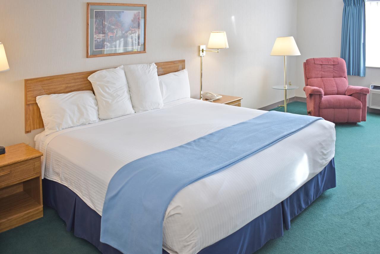 Americas Best Value Inn & Suites - Tahquamenon Country Newberry Dış mekan fotoğraf