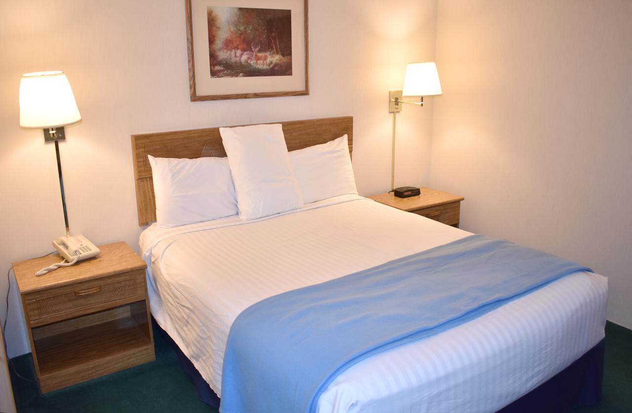 Americas Best Value Inn & Suites - Tahquamenon Country Newberry Dış mekan fotoğraf