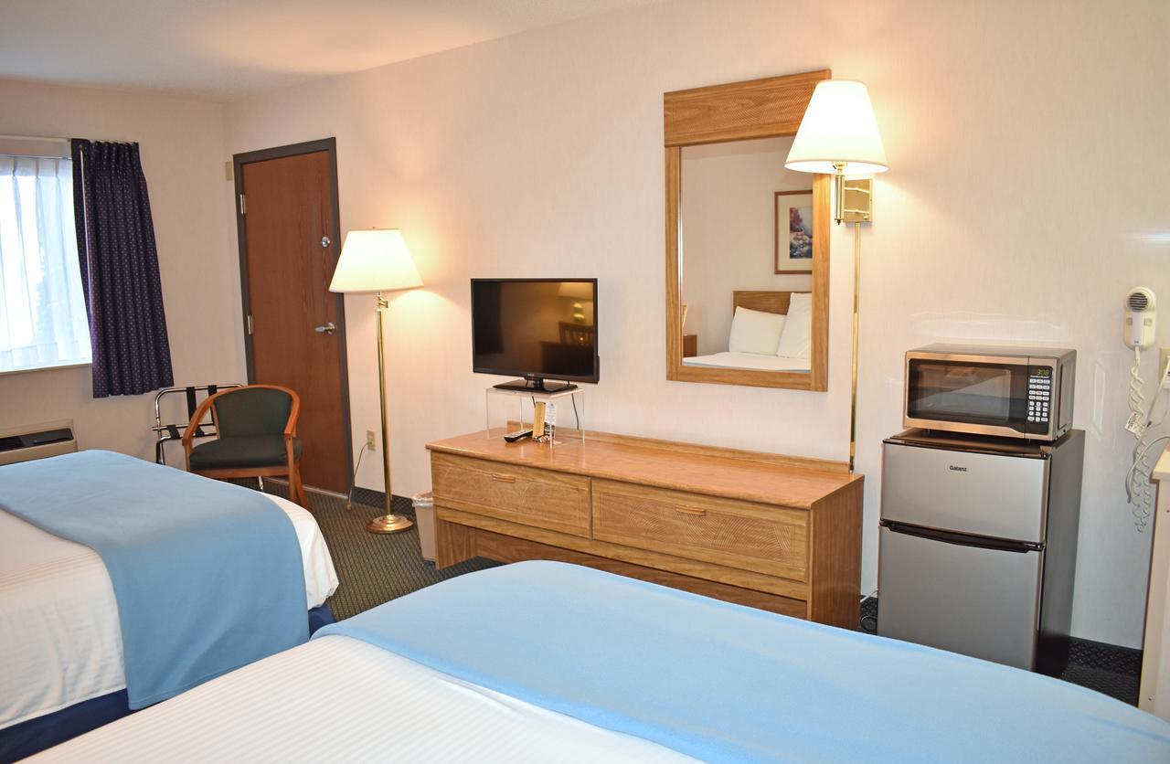 Americas Best Value Inn & Suites - Tahquamenon Country Newberry Dış mekan fotoğraf
