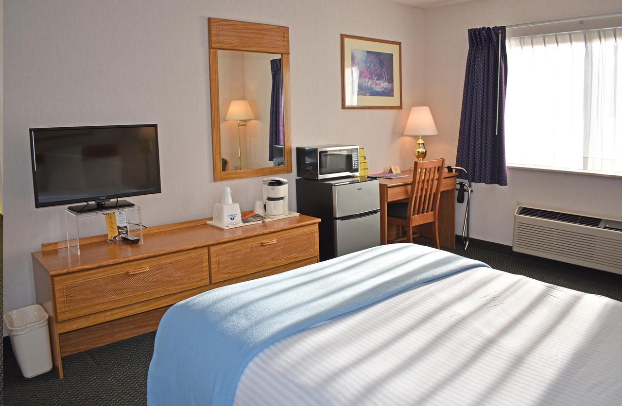 Americas Best Value Inn & Suites - Tahquamenon Country Newberry Dış mekan fotoğraf