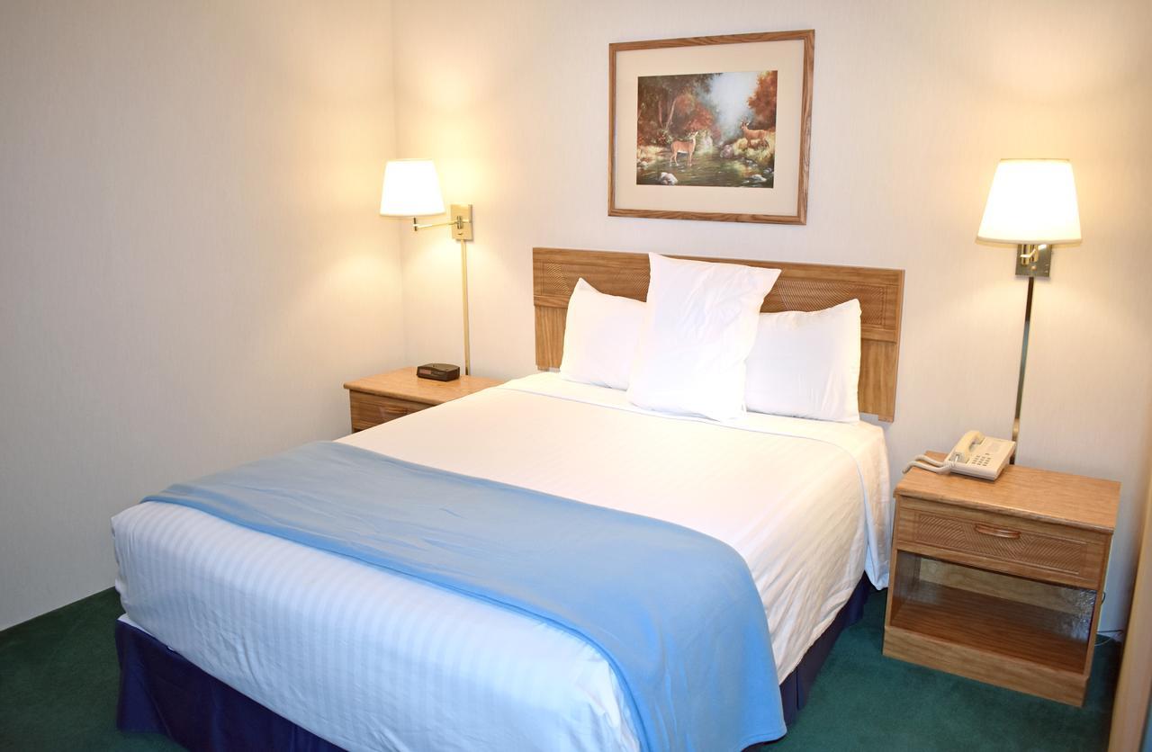 Americas Best Value Inn & Suites - Tahquamenon Country Newberry Dış mekan fotoğraf