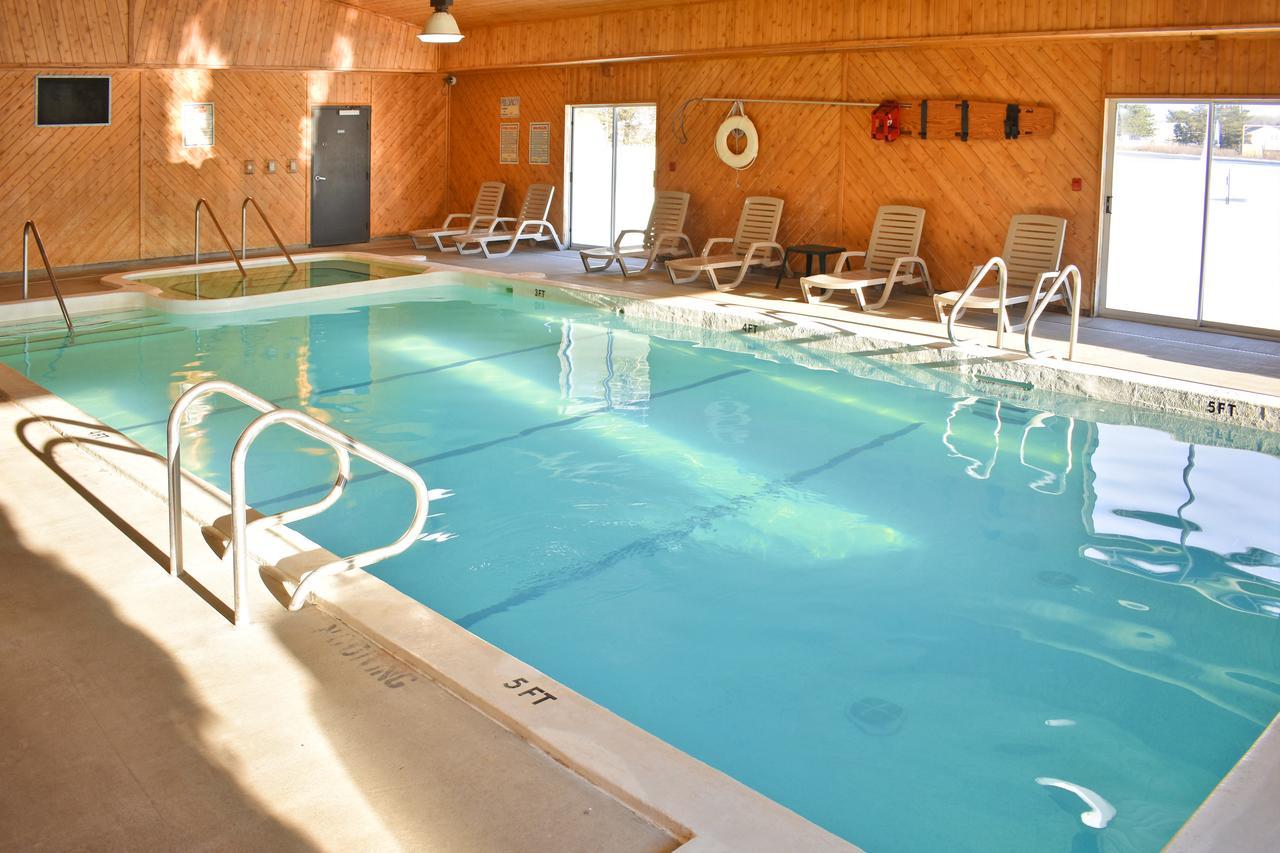 Americas Best Value Inn & Suites - Tahquamenon Country Newberry Dış mekan fotoğraf