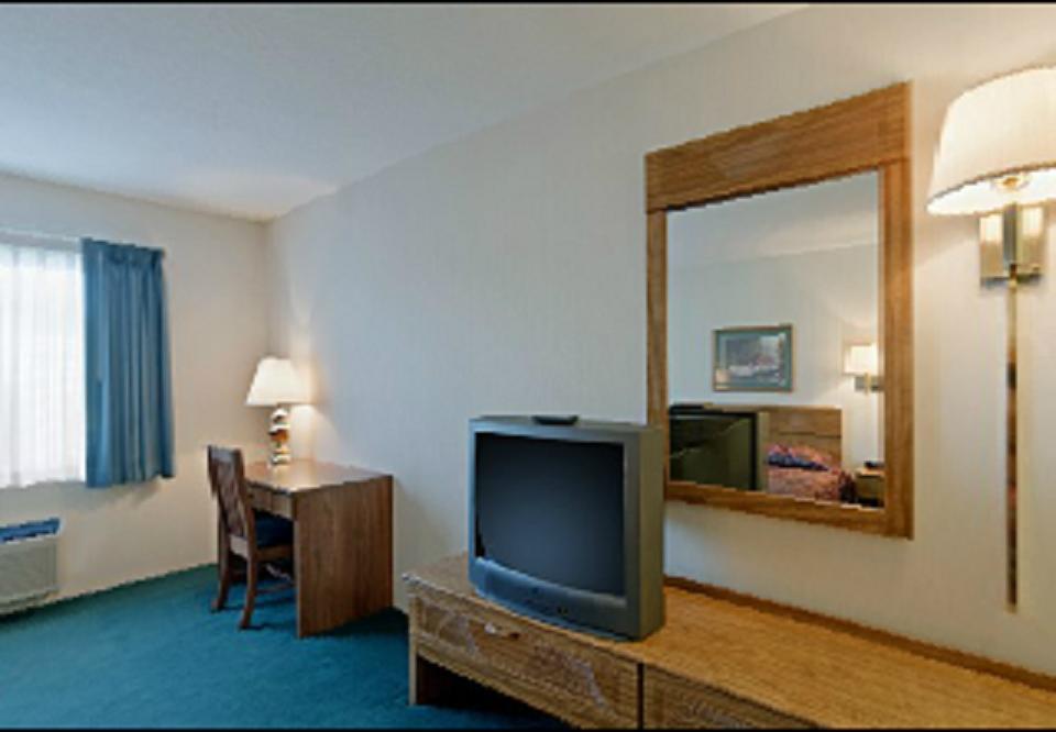 Americas Best Value Inn & Suites - Tahquamenon Country Newberry Dış mekan fotoğraf